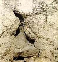 Pęknięta skała Golgoty z czasu trzęsienia ziemi, które miało miejsce w czasie śmierci Jezusa Chrystusa w Jerozolimie (Mt 27,51)